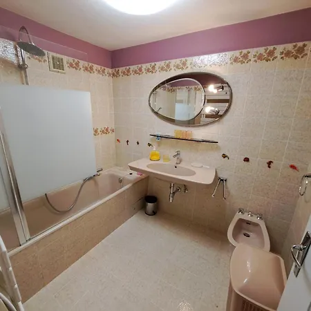 Les Hirondelles F2 Lejlighed *